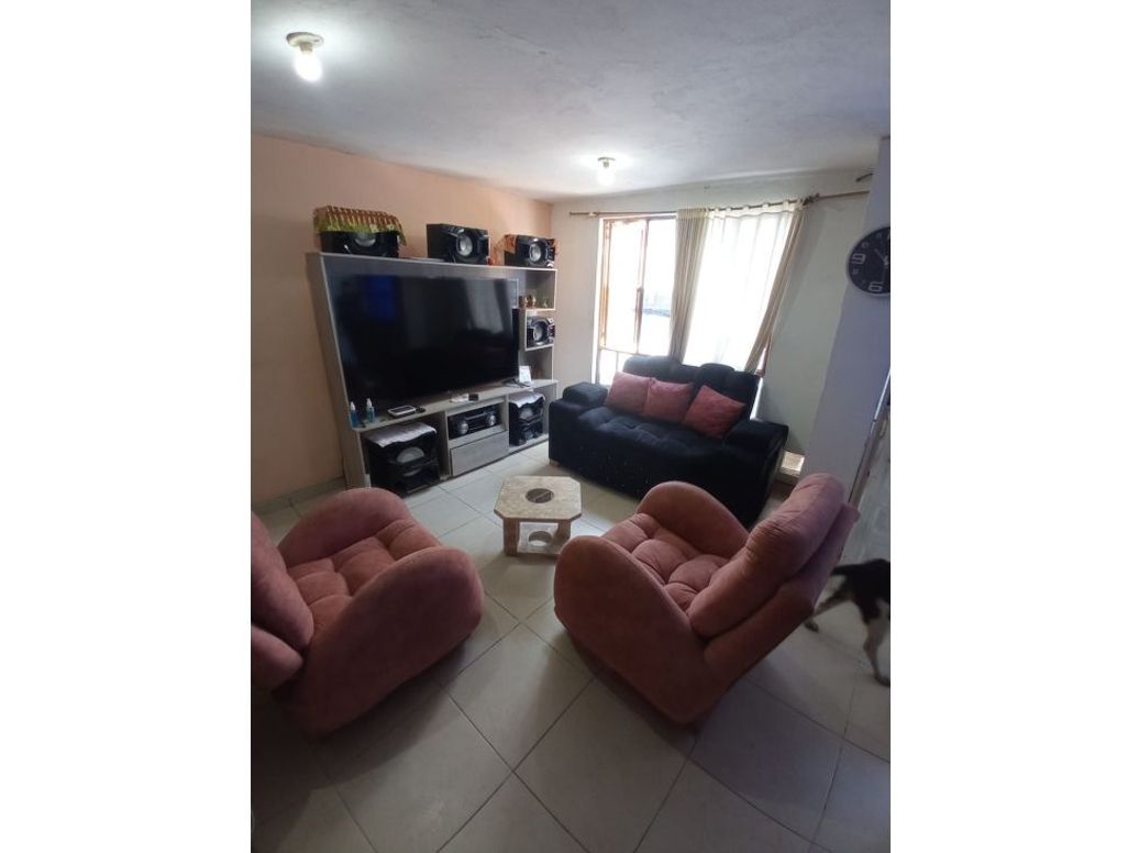 Casa de 8 alcobas en venta en Patio Bonito, Bogotá, 320 m² · foto 2 de 20