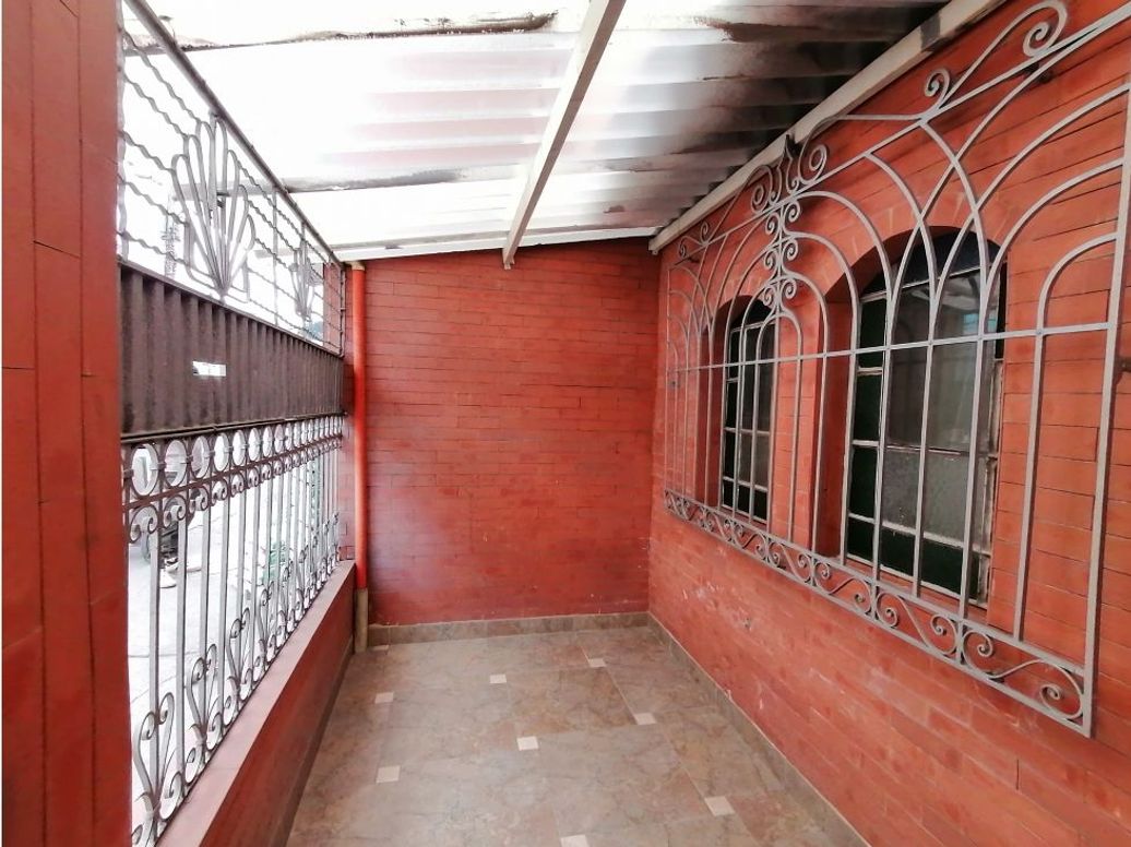 Casa de 8 alcobas en venta en Santa Lucía, Bogotá, 110 m² · foto 2 de 20