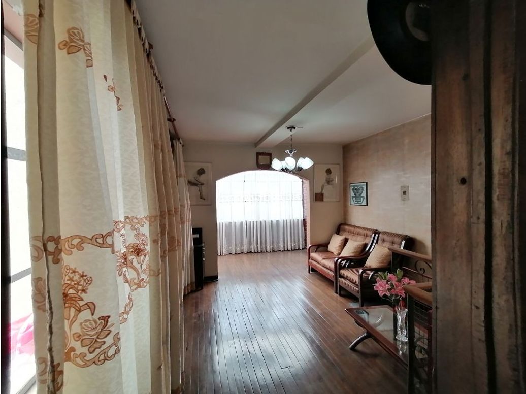 Casa de 8 alcobas en venta en Santa Lucía, Bogotá, 110 m² · foto 8 de 20