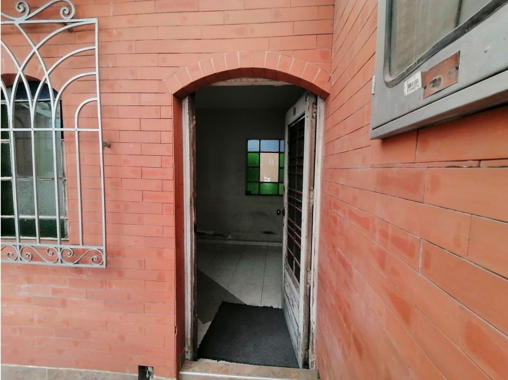 Casa de 8 alcobas en venta en Santa Lucía, Bogotá, 110 m² · foto 3 de 20