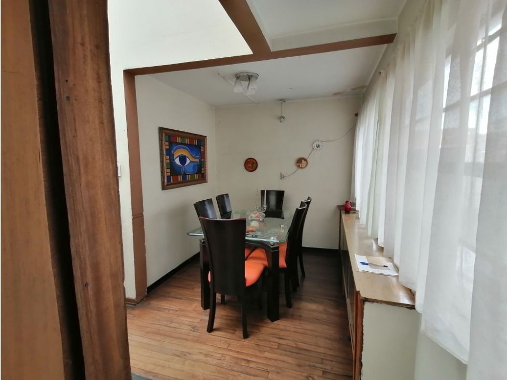 Casa de 8 alcobas en venta en Santa Lucía, Bogotá, 110 m² · foto 11 de 20