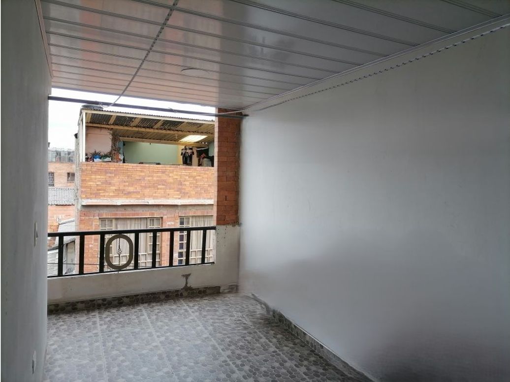 Casa de 5 alcobas en venta en Centro Fontibon, Bogotá, 63 m² · foto 14 de 17