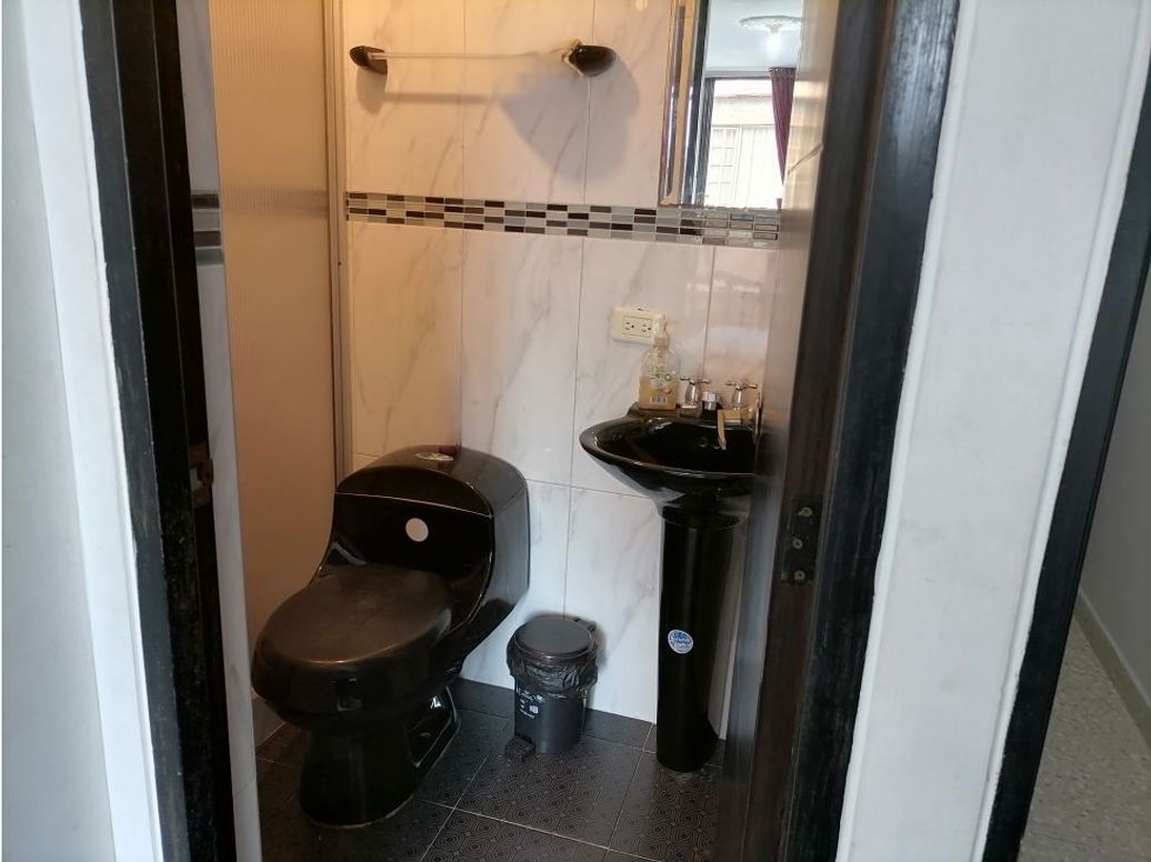 Casa de 5 alcobas en venta en Centro Fontibon, Bogotá, 63 m² · foto 10 de 17