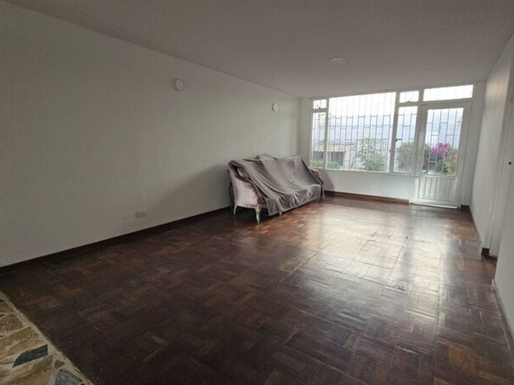 Casa de 4 alcobas en venta en Estoril, Bogotá, 345 m² · foto 9 de 20