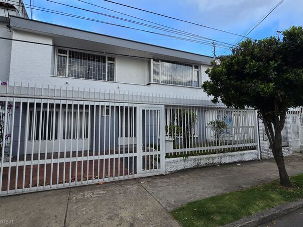 Casa de 4 alcobas en venta en Estoril, Bogotá, 345 m² · foto 2 de 20