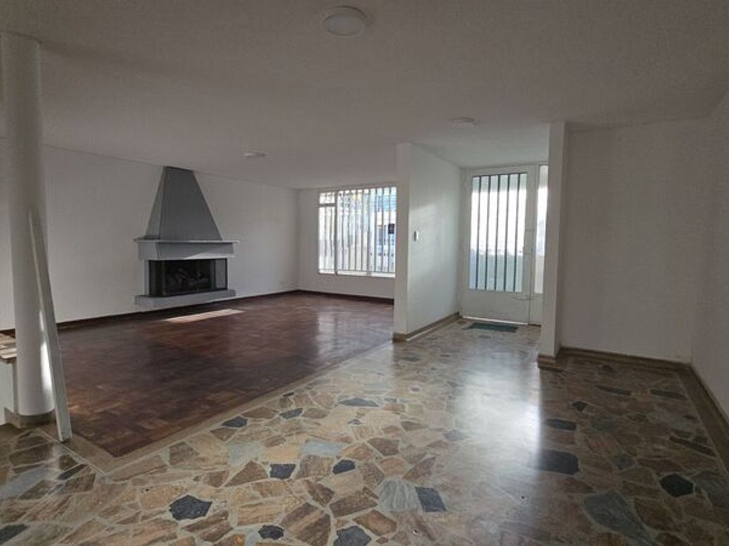 Casa de 4 alcobas en venta en Estoril, Bogotá, 345 m² · foto 5 de 20