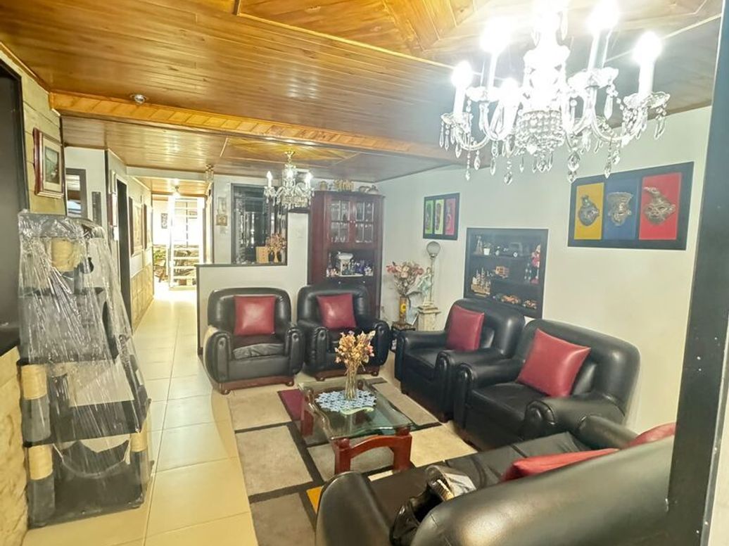 Casa de 5 alcobas en venta en La Alqueria, Bogotá, 365 m² · foto 4 de 13