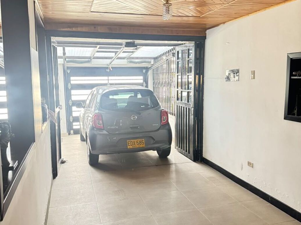Casa de 5 alcobas en venta en La Alqueria, Bogotá, 365 m² · foto 9 de 13