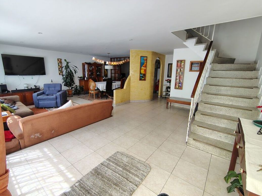 Casa de 8 alcobas en venta en Chapinero, Bogotá, 400 m² · foto 7 de 20
