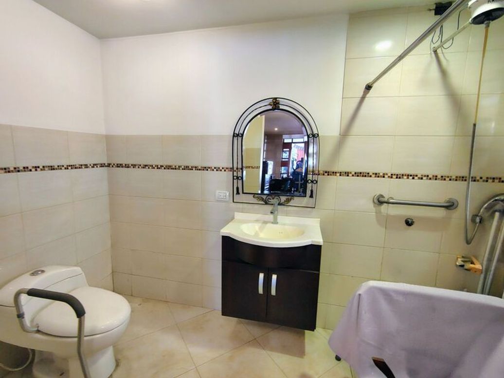 Casa de 8 alcobas en venta en Chapinero, Bogotá, 400 m² · foto 11 de 20