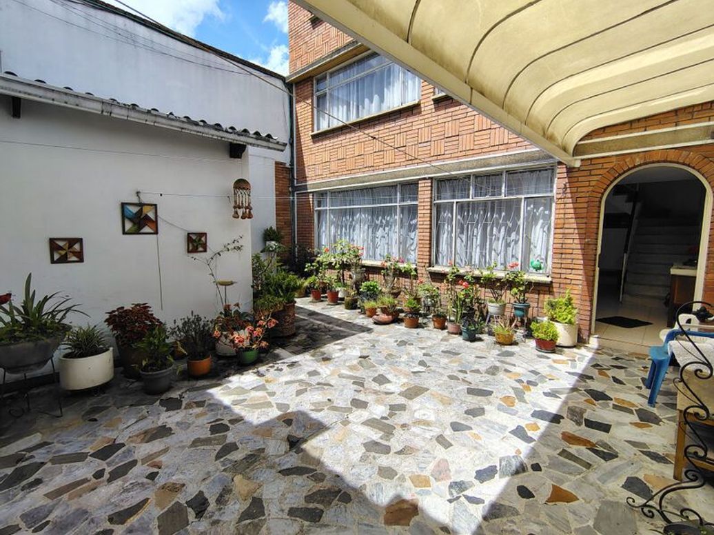 Casa de 8 alcobas en venta en Chapinero, Bogotá, 400 m² · foto 6 de 20