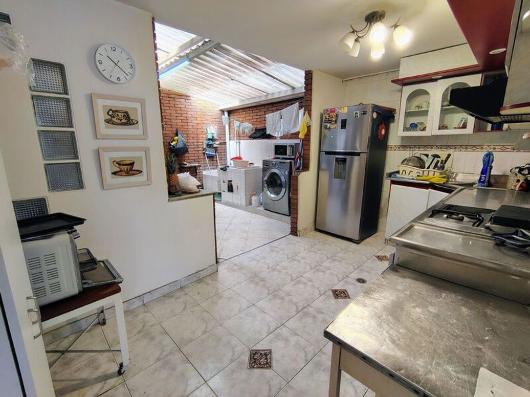 Casa de 8 alcobas en venta en Chapinero, Bogotá, 400 m² · foto 8 de 20