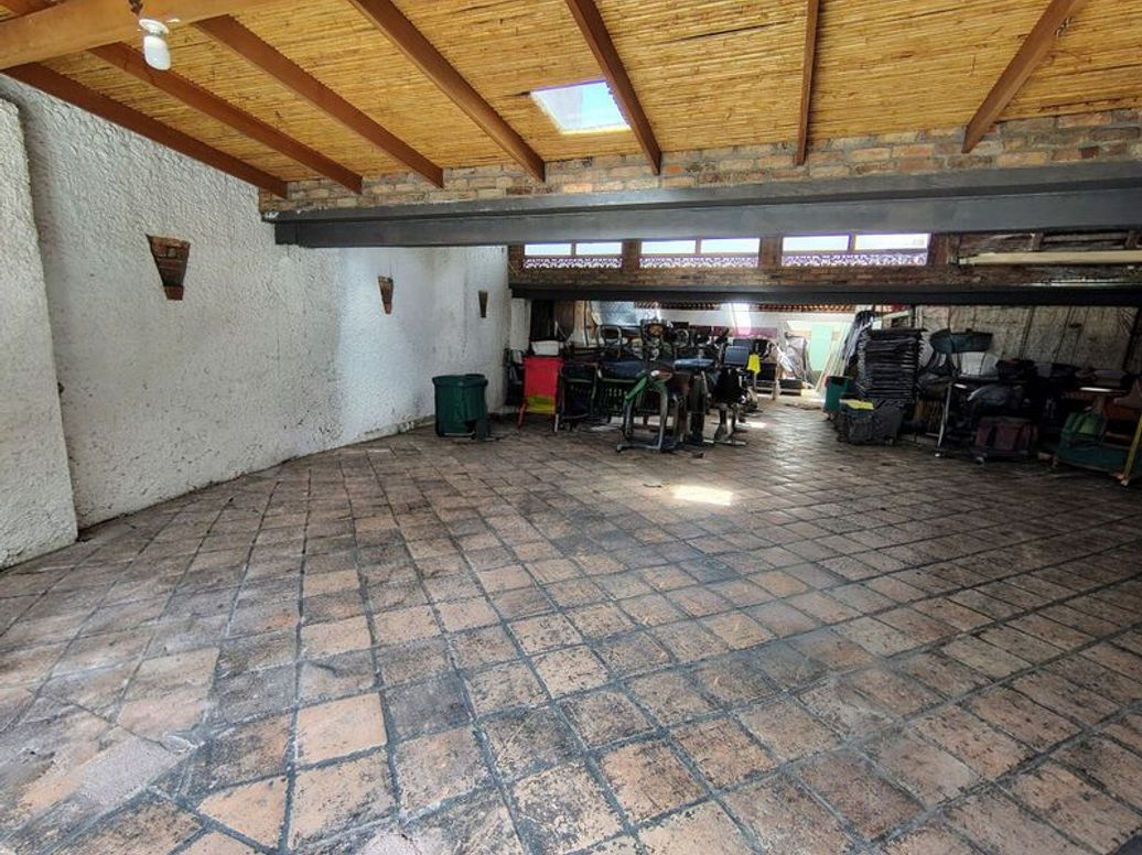 Casa de 8 alcobas en venta en Chapinero, Bogotá, 400 m² · foto 2 de 20