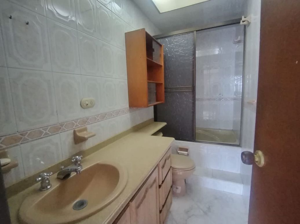 Casa de 5 alcobas en venta en Niza, Bogotá, 293 m² · foto 17 de 20