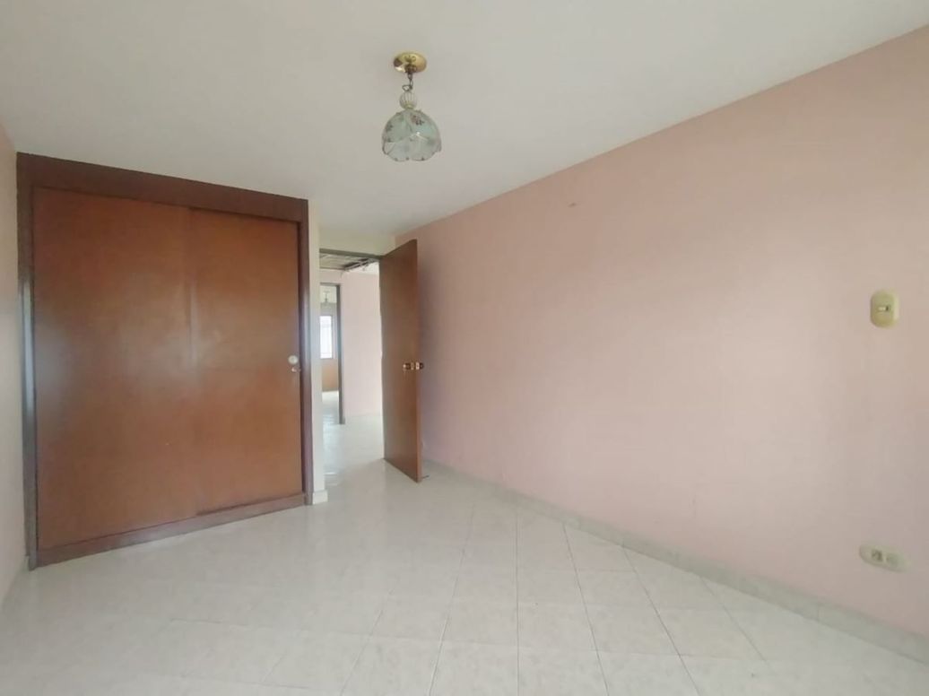 Casa de 5 alcobas en venta en Niza, Bogotá, 293 m² · foto 12 de 20
