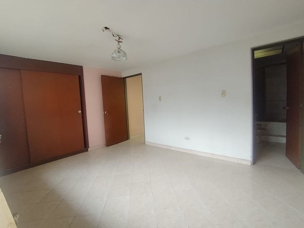 Casa de 5 alcobas en venta en Niza, Bogotá, 293 m² · foto 10 de 20