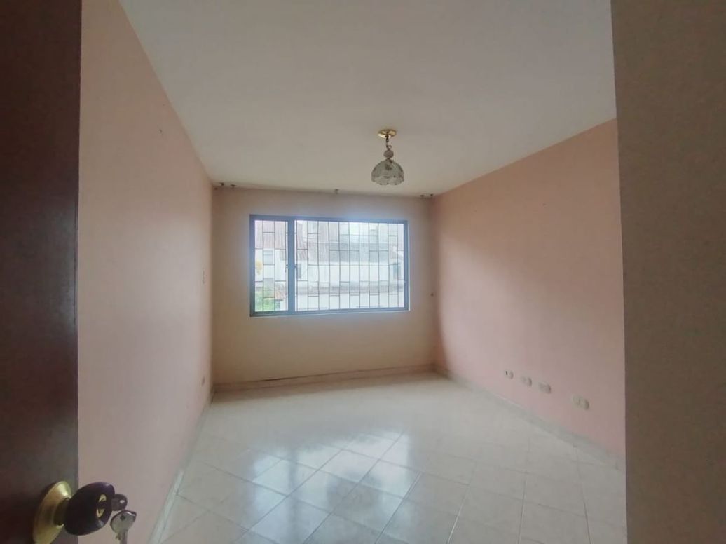 Casa de 5 alcobas en venta en Niza, Bogotá, 293 m² · foto 13 de 20