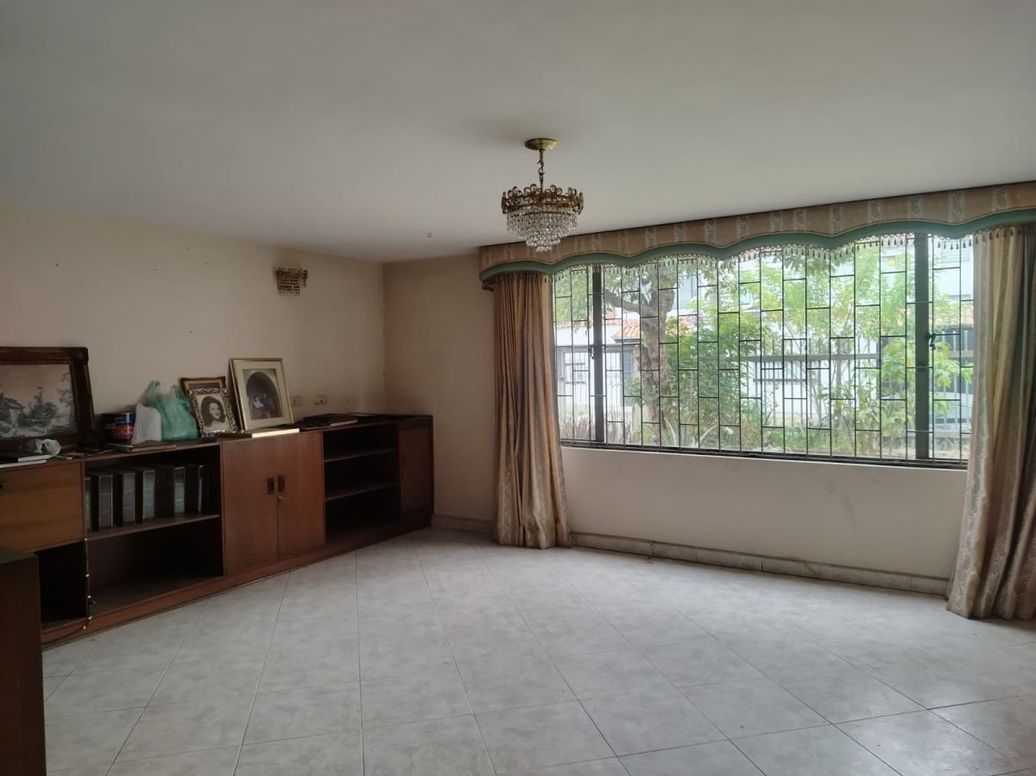 Casa de 5 alcobas en venta en Niza, Bogotá, 293 m² · foto 3 de 20