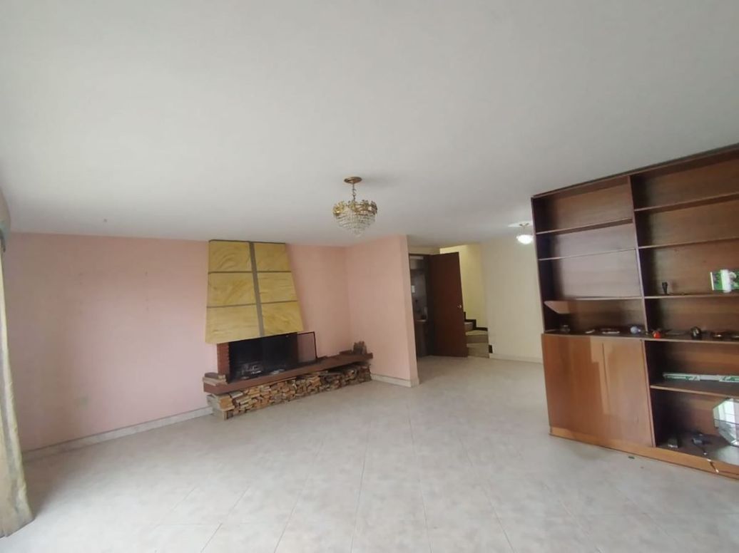 Casa de 5 alcobas en venta en Niza, Bogotá, 293 m² · foto 2 de 20