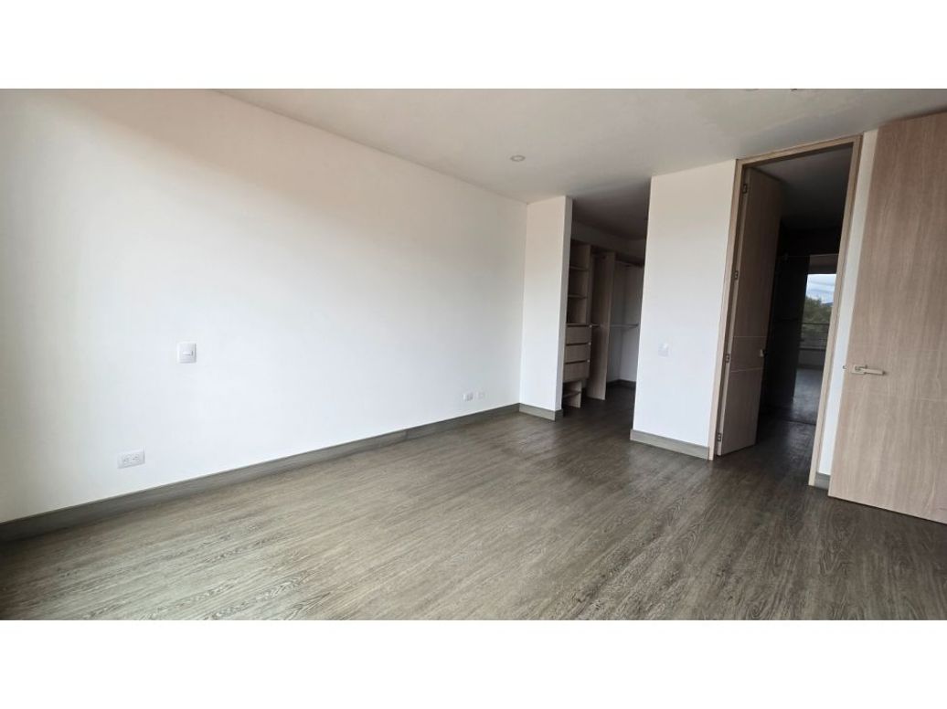 Apartamento de 3 alcobas en venta en Santa Barbara, Bogotá, 123 m² · foto 8 de 12