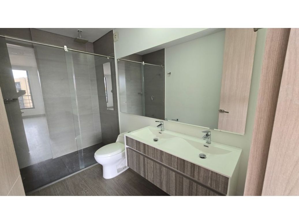 Apartamento de 3 alcobas en venta en Santa Barbara, Bogotá, 123 m² · foto 9 de 12