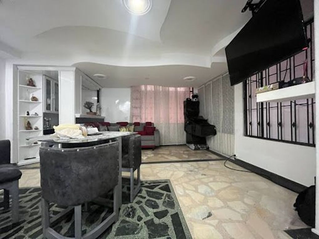 Casa de 5 alcobas en venta en Americas Occidental, Bogotá, 248 m² · foto 5 de 20