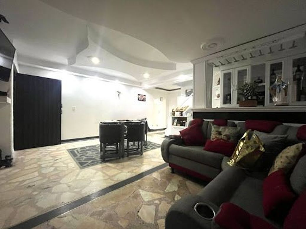 Casa de 5 alcobas en venta en Americas Occidental, Bogotá, 248 m² · foto 6 de 20