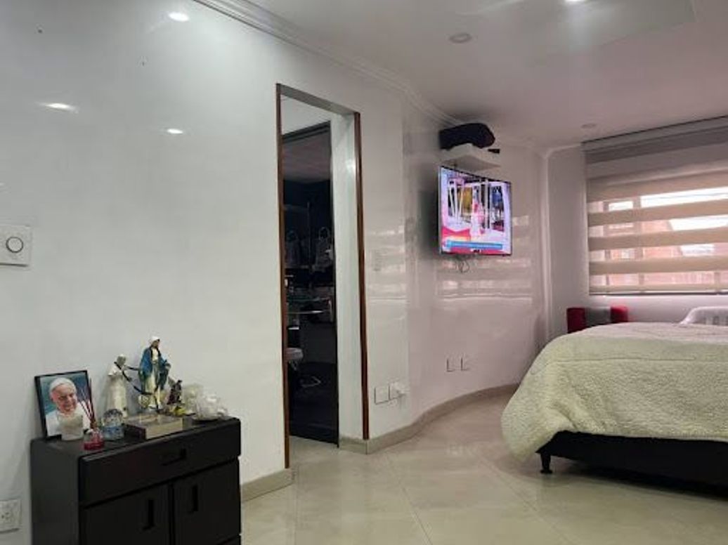 Casa de 5 alcobas en venta en Americas Occidental, Bogotá, 248 m² · foto 18 de 20