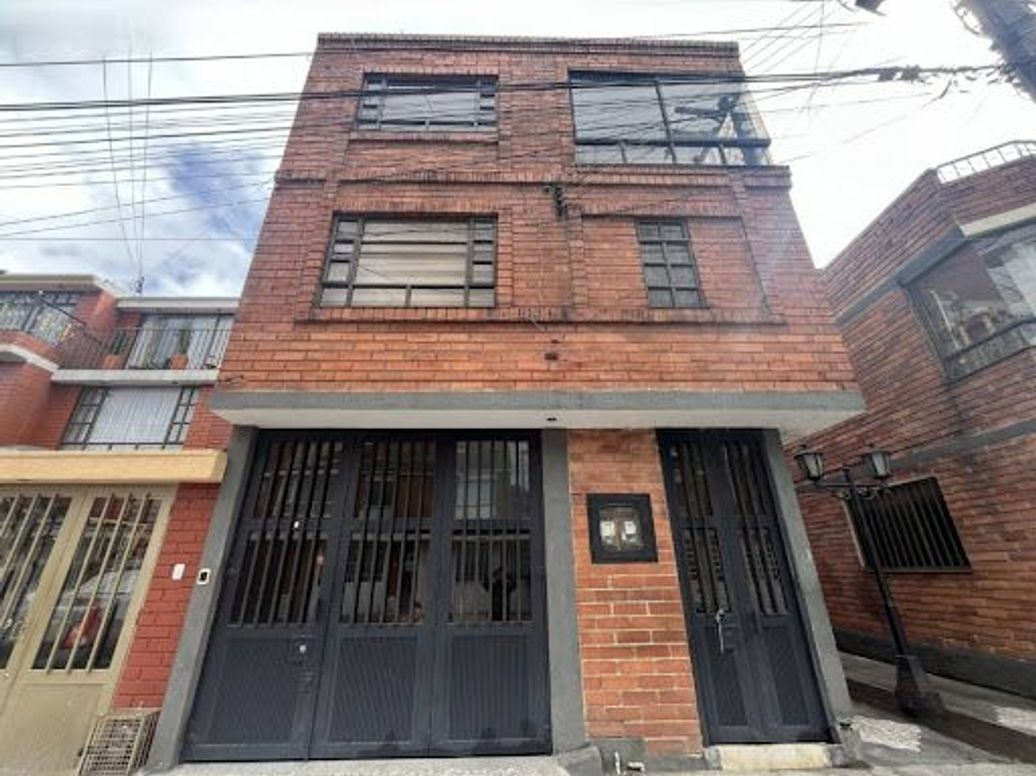 Casa de 5 alcobas en venta en Americas Occidental, Bogotá, 248 m² · foto 2 de 20