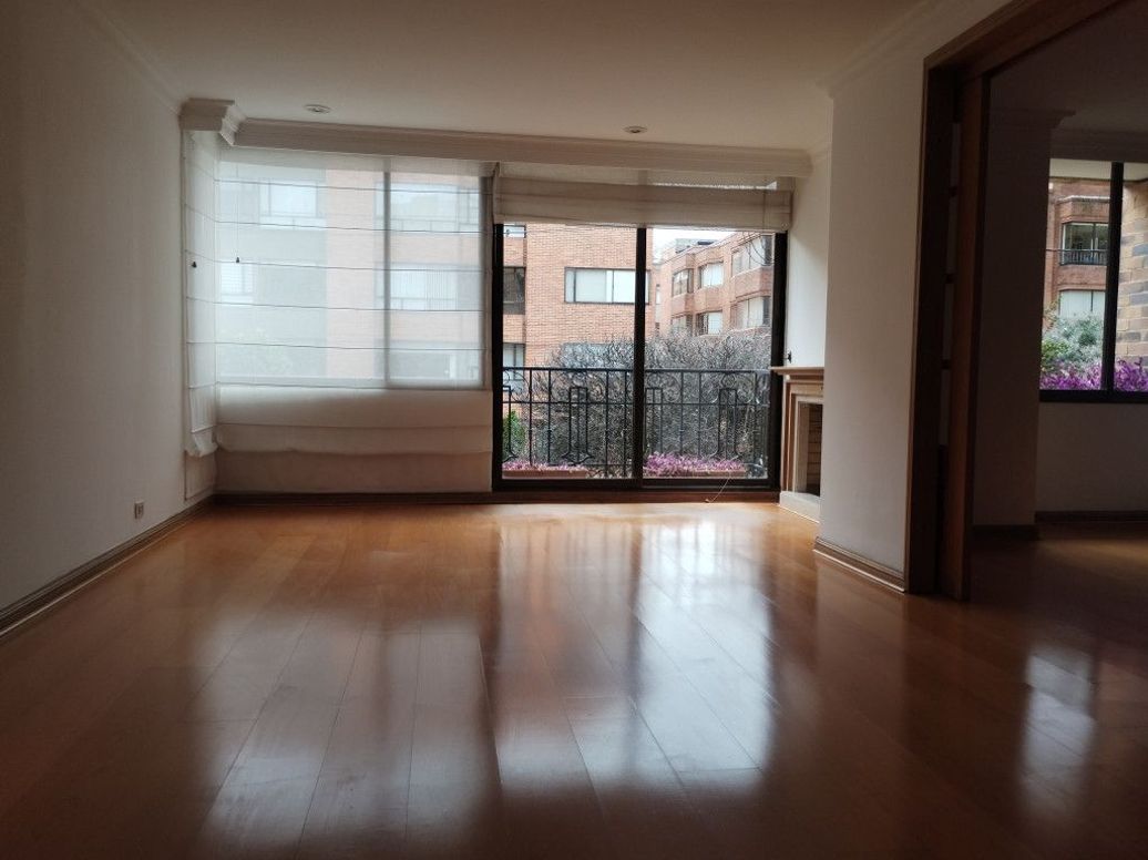 Apartamento de 3 alcobas en venta en Santa Barbara Occidental, Bogotá, 186 m² · foto 4 de 20