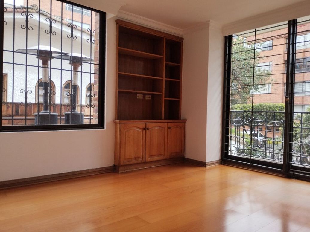 Apartamento de 3 alcobas en venta en Santa Barbara Occidental, Bogotá, 186 m² · foto 6 de 20
