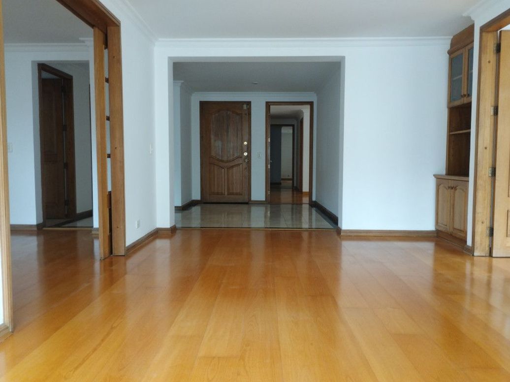 Apartamento de 3 alcobas en venta en Santa Barbara Occidental, Bogotá, 186 m² · foto 8 de 20