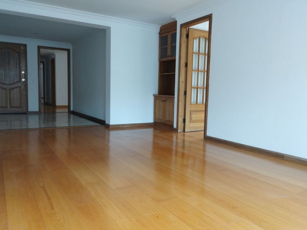 Apartamento de 3 alcobas en venta en Santa Barbara Occidental, Bogotá, 186 m² · foto 9 de 20