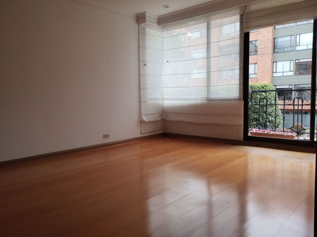 Apartamento de 3 alcobas en venta en Santa Barbara Occidental, Bogotá, 186 m² · foto 11 de 20