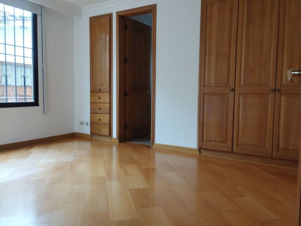 Apartamento de 3 alcobas en venta en Santa Barbara Occidental, Bogotá, 186 m² · foto 16 de 20