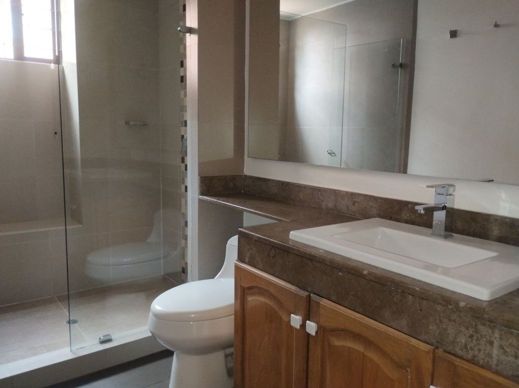 Apartamento de 3 alcobas en venta en Santa Barbara Occidental, Bogotá, 186 m² · foto 19 de 20