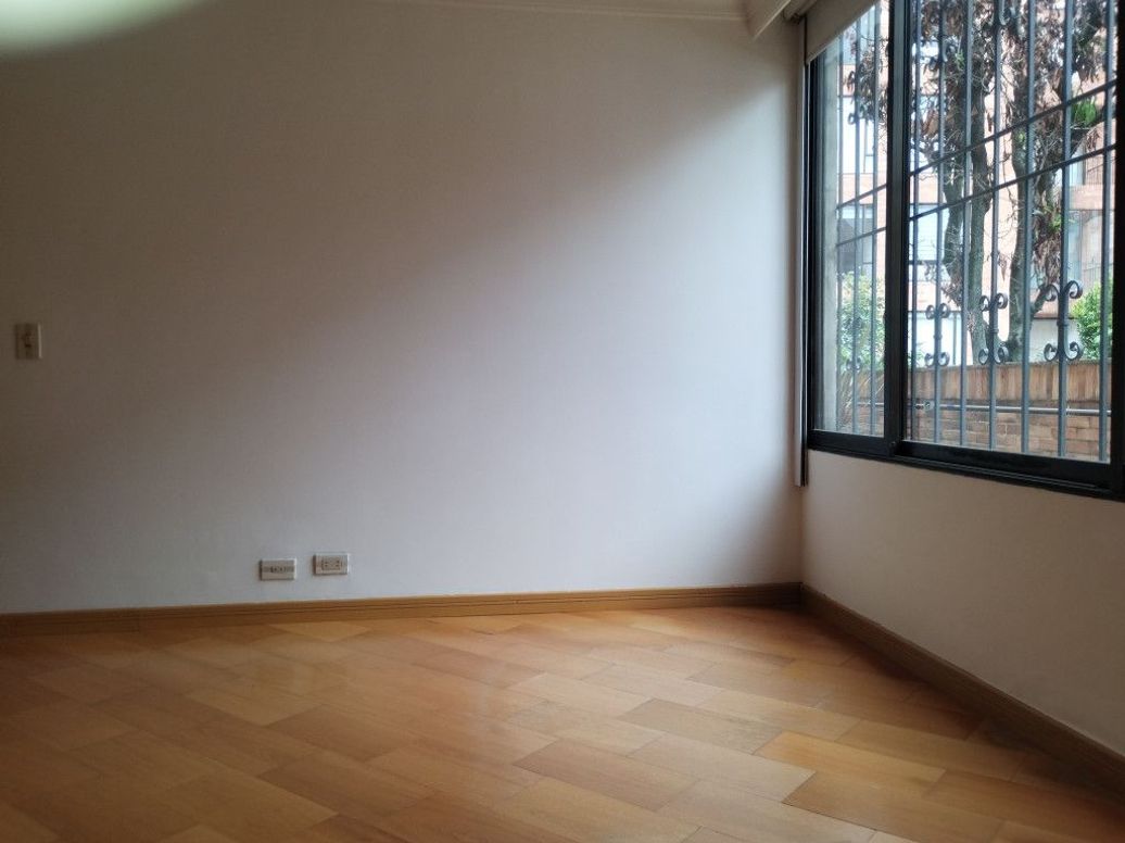 Apartamento de 3 alcobas en venta en Santa Barbara Occidental, Bogotá, 186 m² · foto 17 de 20