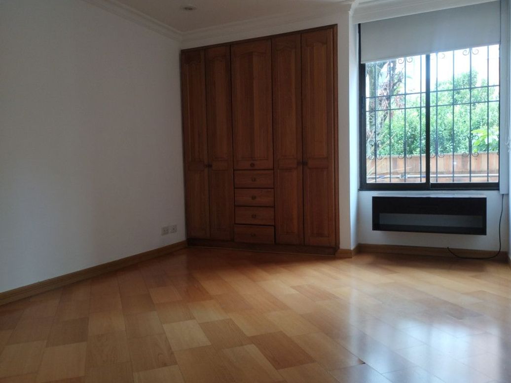 Apartamento de 3 alcobas en venta en Santa Barbara Occidental, Bogotá, 186 m² · foto 18 de 20