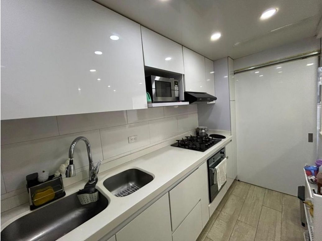 Apartamento de 3 alcobas en venta en Cedritos, Bogotá, 75 m² · foto 2 de 19
