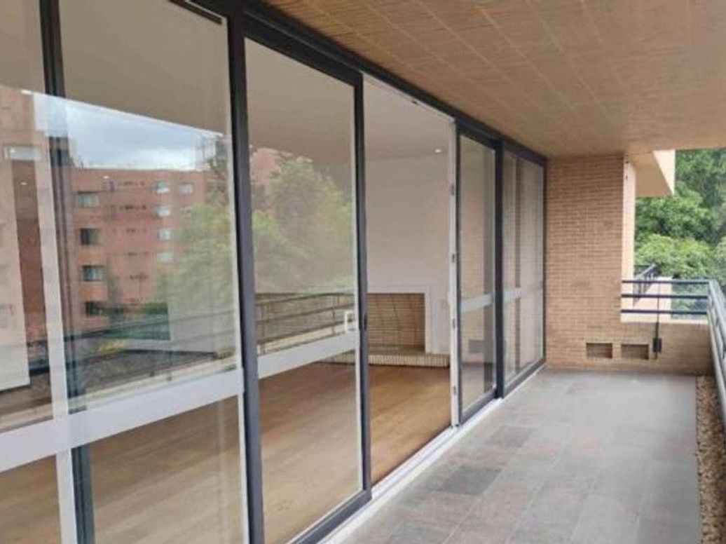 Apartamento de 3 alcobas en venta en Los Rosales, Bogotá, 352 m² · foto 18 de 20