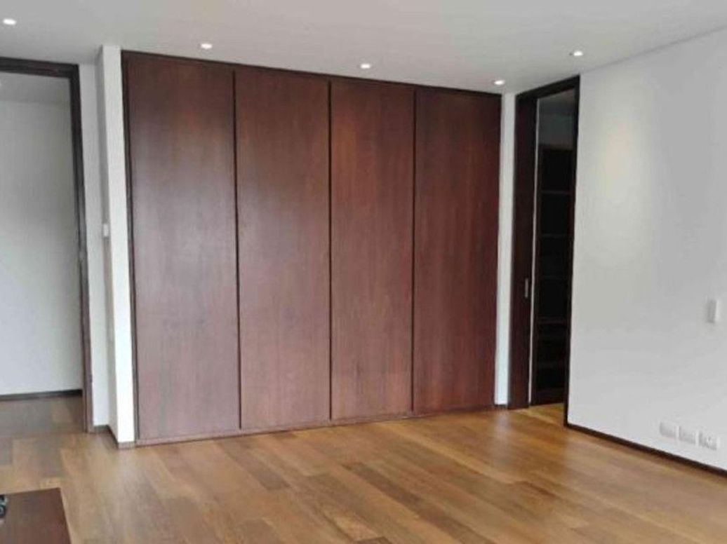 Apartamento de 3 alcobas en venta en Los Rosales, Bogotá, 352 m² · foto 2 de 20