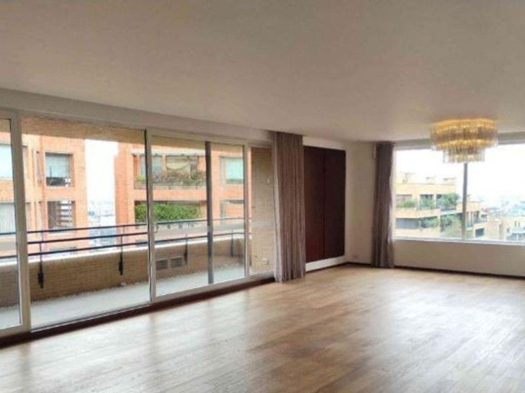 Apartamento de 3 alcobas en venta en Los Rosales, Bogotá, 352 m² · foto 16 de 20