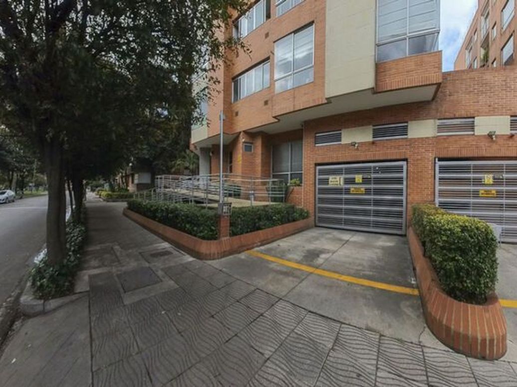 Apartamento de 3 alcobas en venta en Santa Barbara Occidental, Bogotá, 125 m² · foto 2 de 20