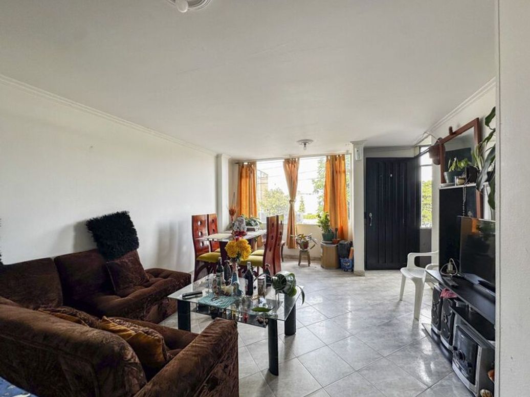 Casa de 5 alcobas en venta en Los Nogales, Bogotá, 210 m² · foto 3 de 20