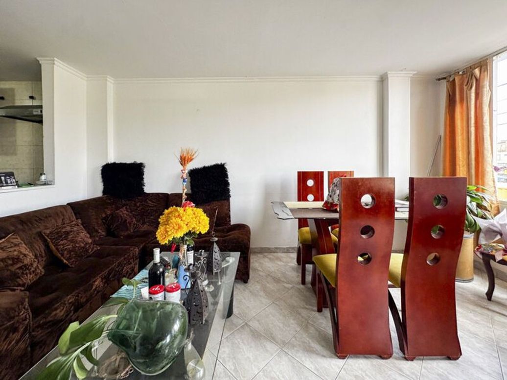 Casa de 5 alcobas en venta en Los Nogales, Bogotá, 210 m² · foto 4 de 20