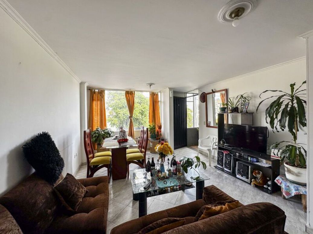 Casa de 5 alcobas en venta en Los Nogales, Bogotá, 210 m² · foto 5 de 20