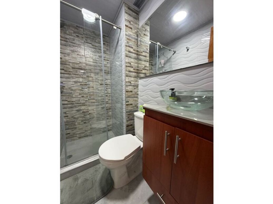Apartamento de 2 alcobas en venta en Los Cedritos, Bogotá, 66 m² · foto 8 de 20