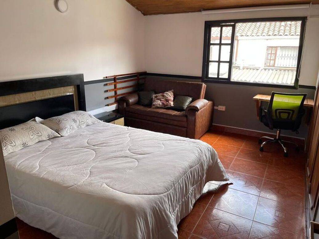 Casa de 6 alcobas en venta en Julio Flórez, Bogotá, 293 m² · foto 4 de 10