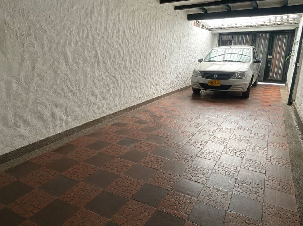 Casa de 4 alcobas en venta en El Batan, Bogotá, 298 m² · foto 19 de 20