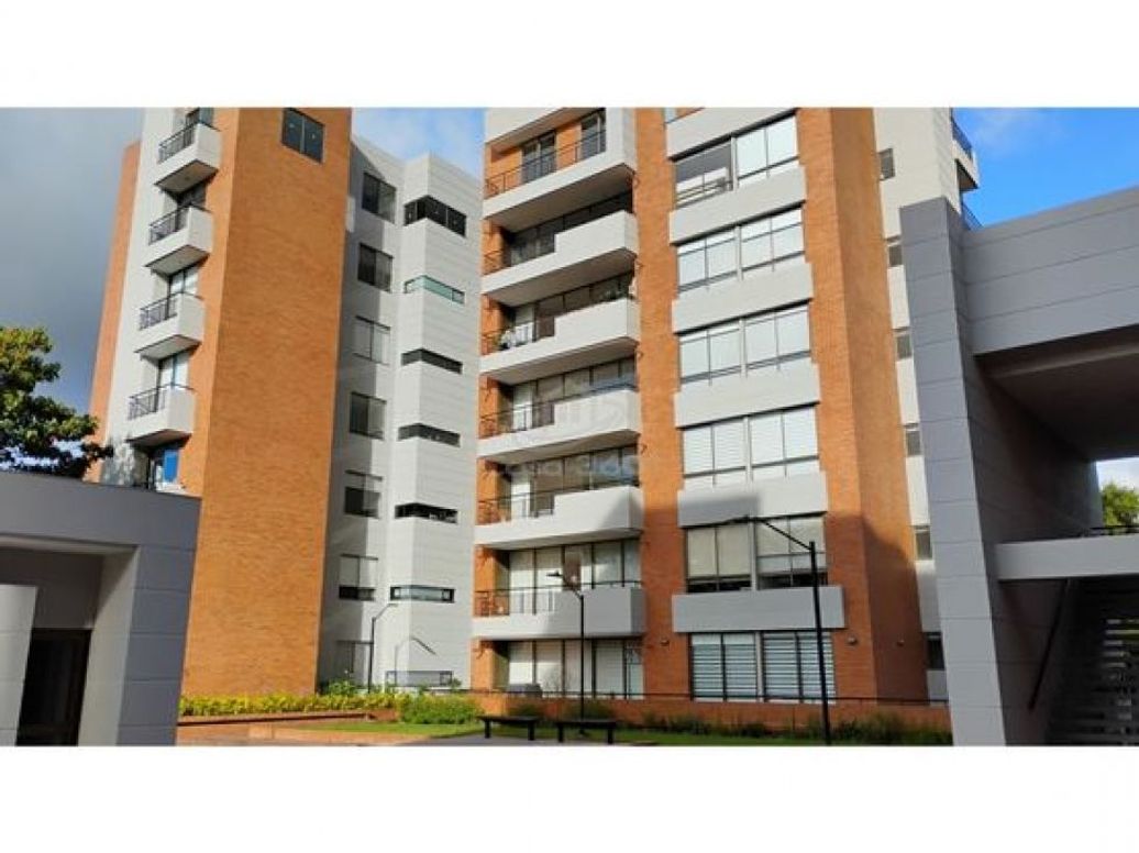 Apartamento de 3 alcobas en venta en Casa Blanca, Bogotá, 156 m² · foto 2 de 20